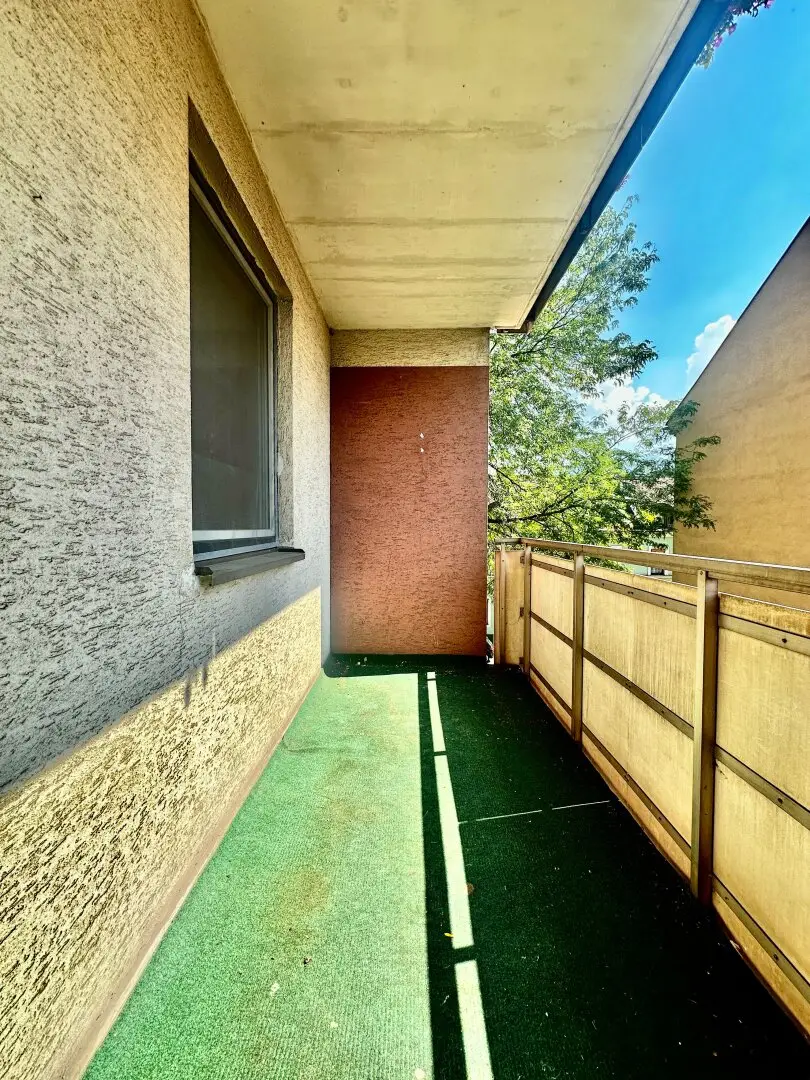Directly on the Mur | Parking Space | South Balcony | Bathtub | Very Bright | Flatshare Suitable | 4 Separately Accessible Rooms | Available Immediately | 2nd Floor with Lift | Pets Welcome