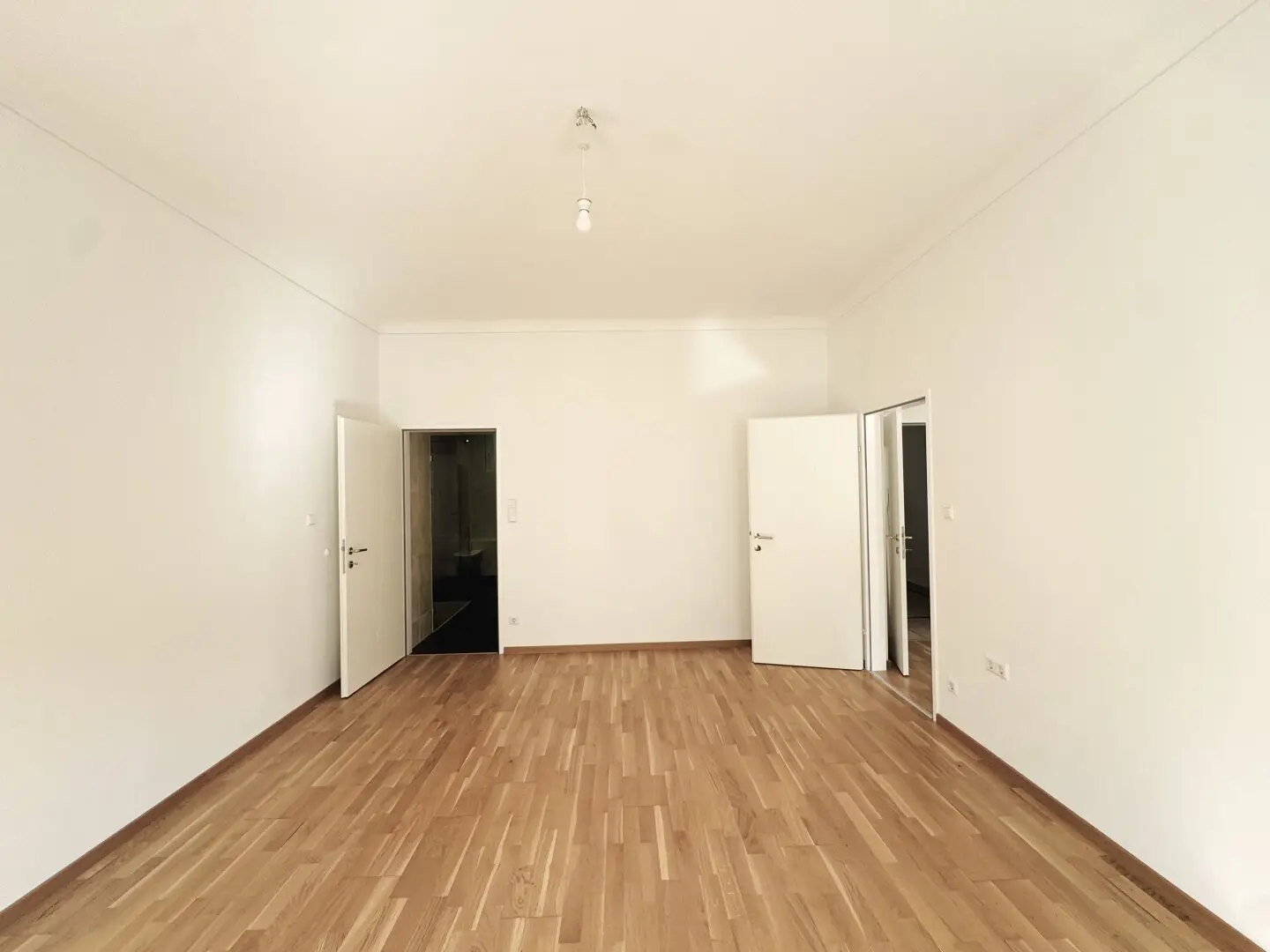 GROSSZÜGIGE ALTBAUWOHNUNG IN RUHIGER LAGE BEI U3