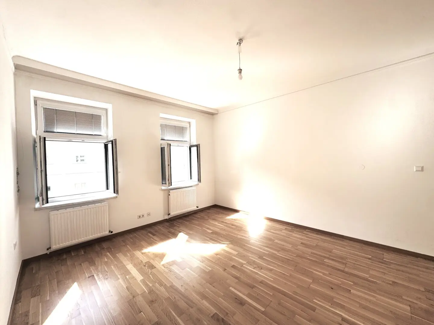 GROSSZÜGIGE ALTBAUWOHNUNG IN RUHIGER LAGE BEI U3