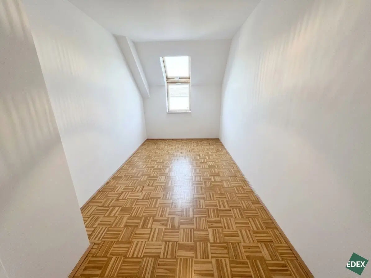 Bright 2-room apartment with spacious living area near Augarten!