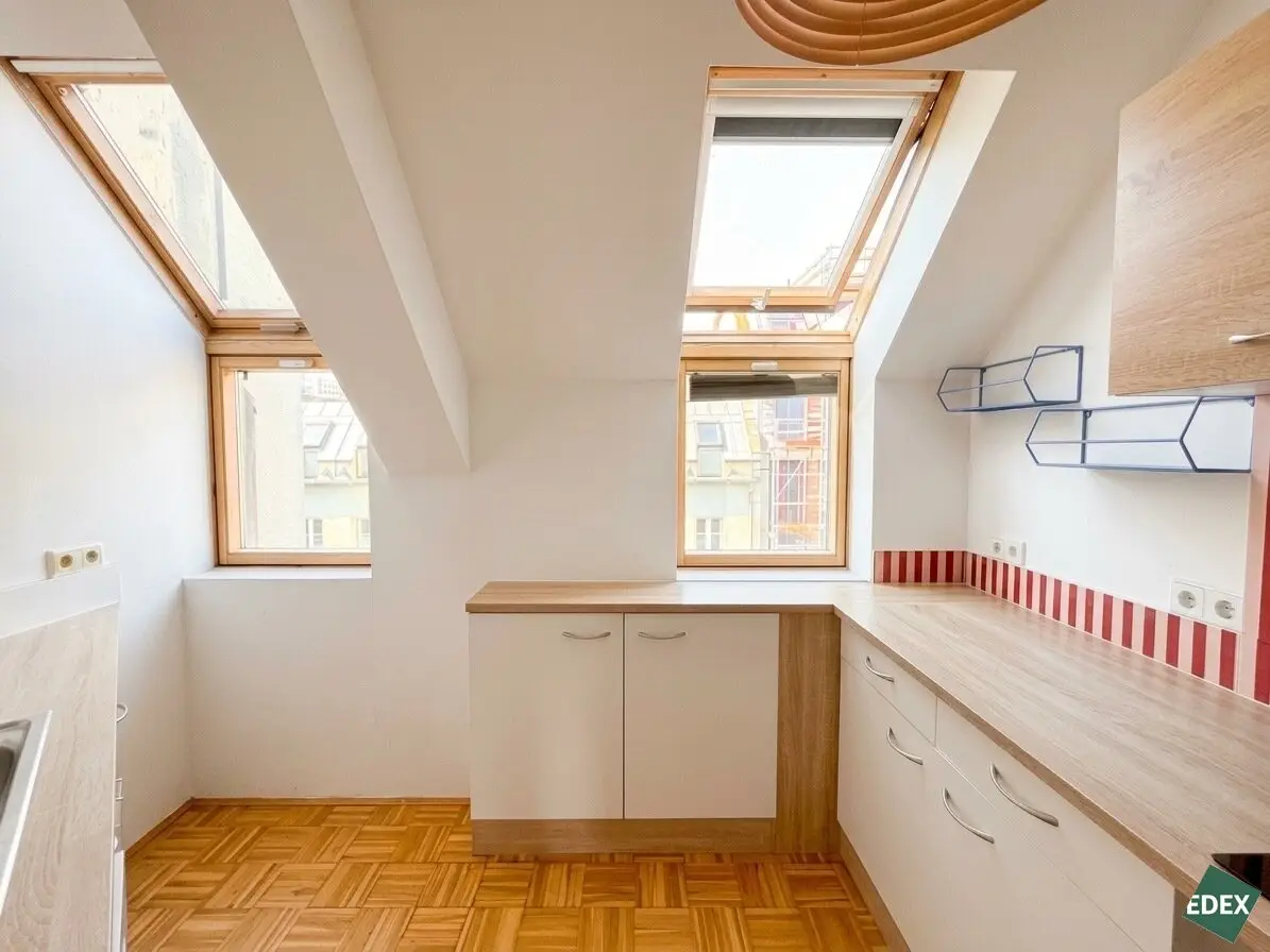 Bright 2-room apartment with spacious living area near Augarten!