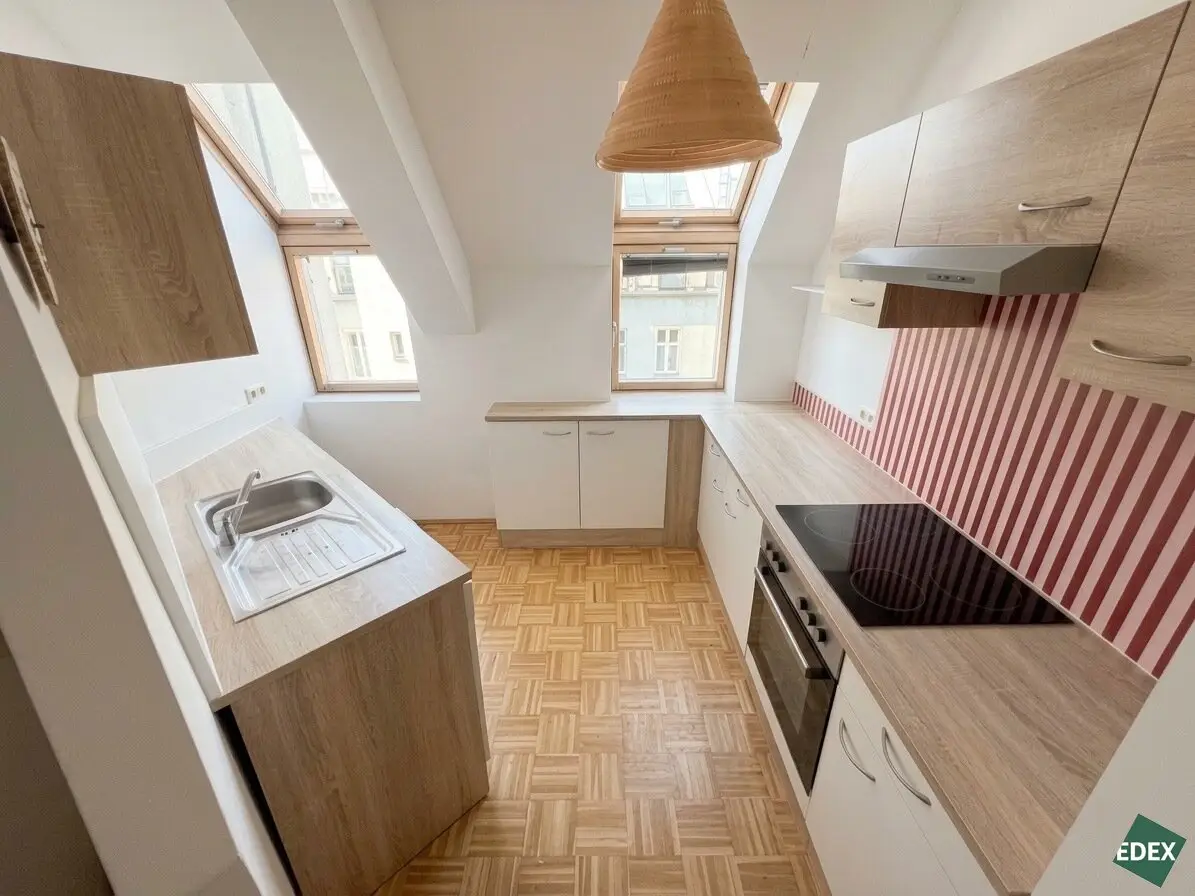 Bright 2-room apartment with spacious living area near Augarten!