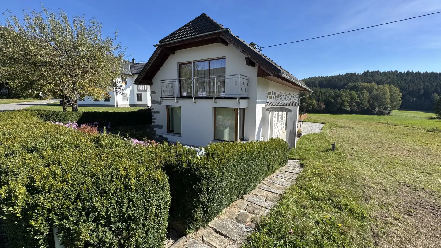 Unique Opportunity - Charming Cottage in Schönau, 5 rooms, garden, balcony, 167m² living comfort