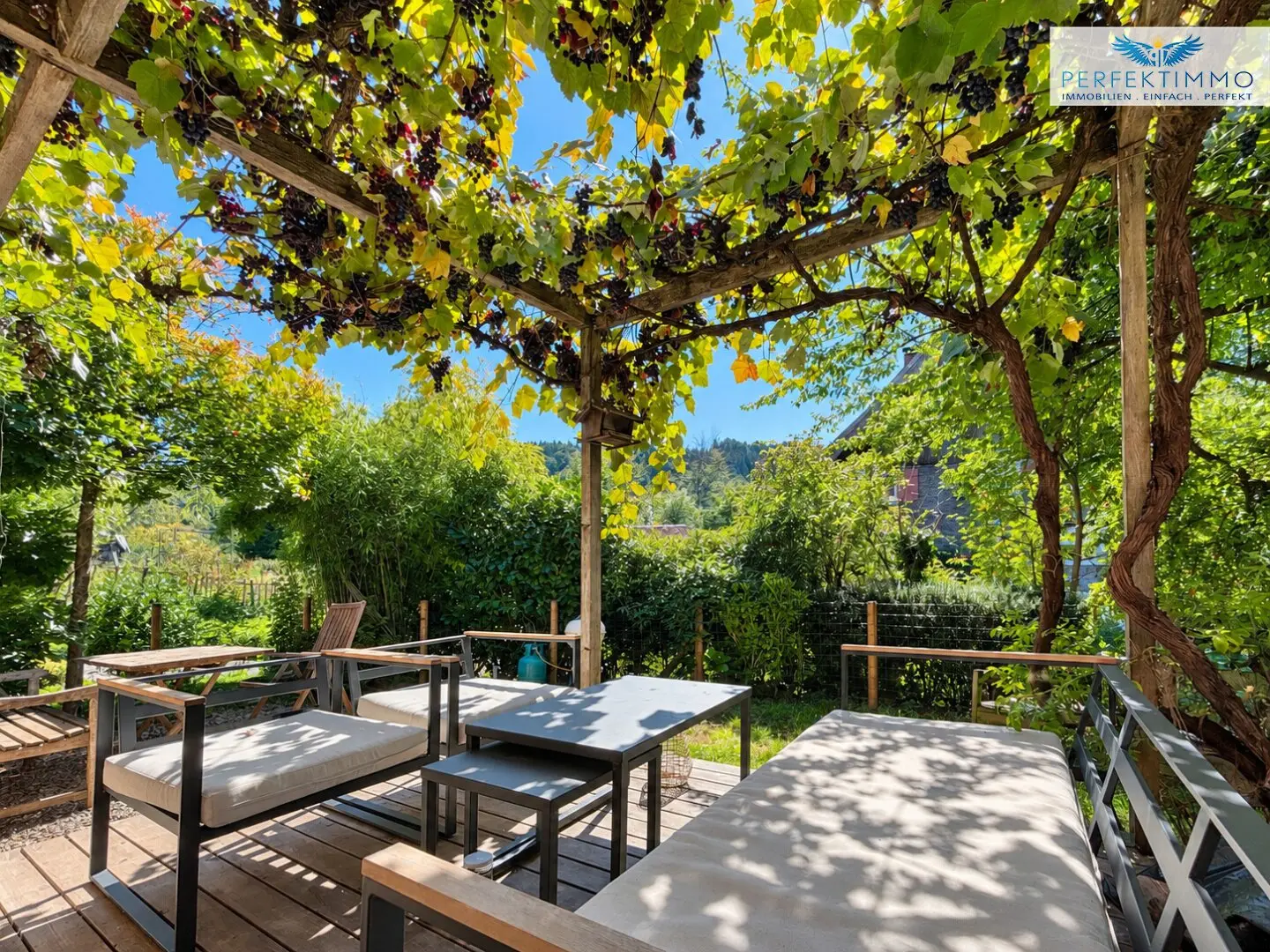 3-room apartment with garden and idyllic pergola