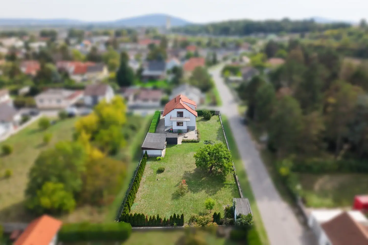 Zu Fuß zum Bahnhof! Großzügiges Einfamilienhaus mit 1.317m² Grundstück in Marchegg – Ihr Sanierungsprojekt!
