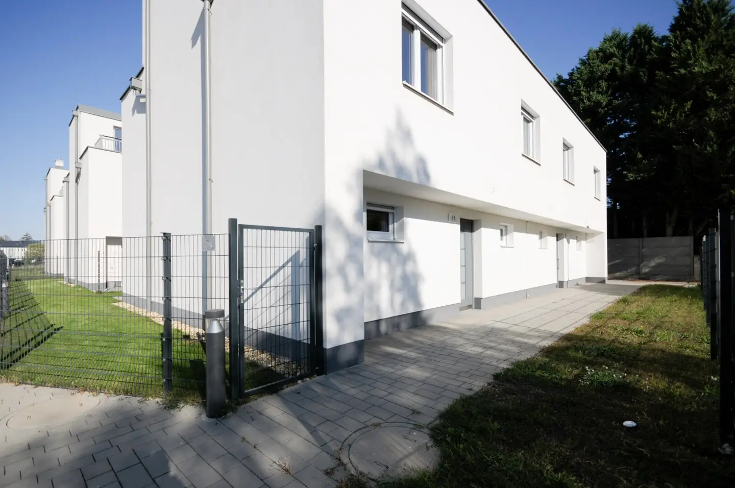 MODERNES DOPPELHAUS IN SEYRING MIT GARTEN IN SÜD-WEST AUSRICHTUNG