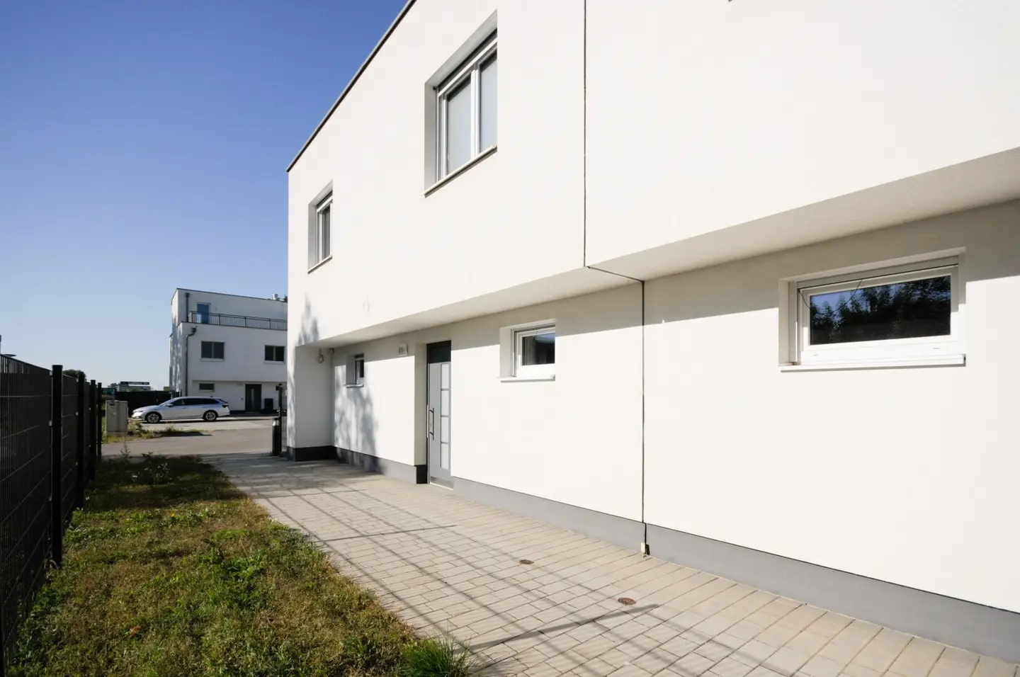 MODERNES DOPPELHAUS IN SEYRING MIT GARTEN IN SÜD-WEST AUSRICHTUNG