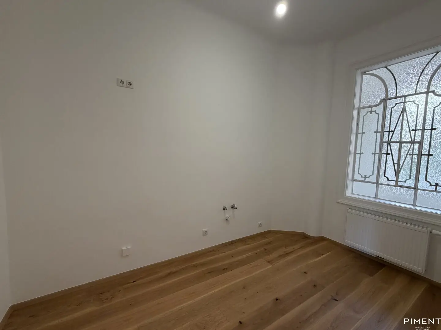 2.5-room living on the Danube Canal near Prater open-ended and renovated