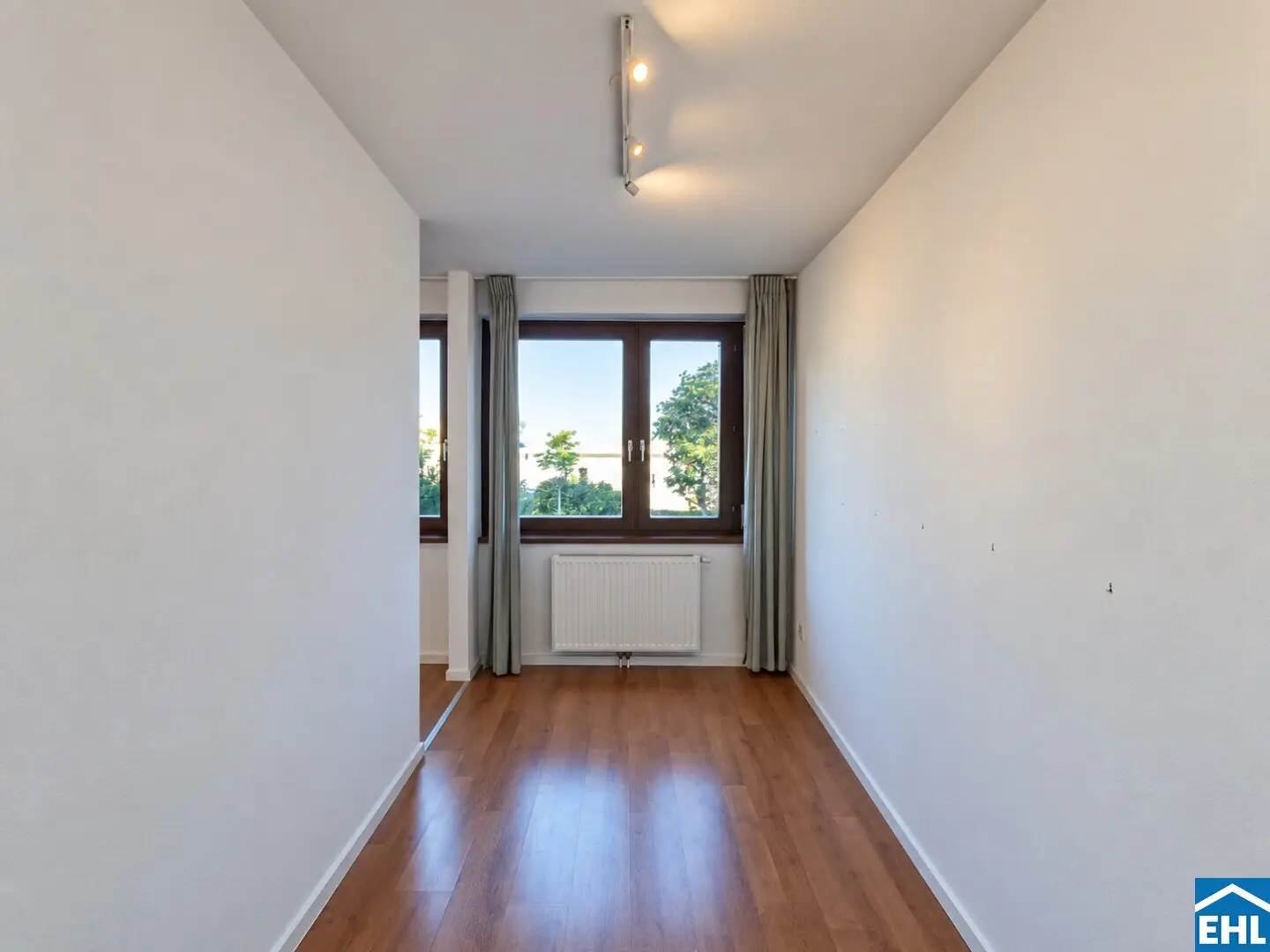 Cozy 1.5-room apartment with balcony, indoor pool and spa area near Privatklinik Döbling