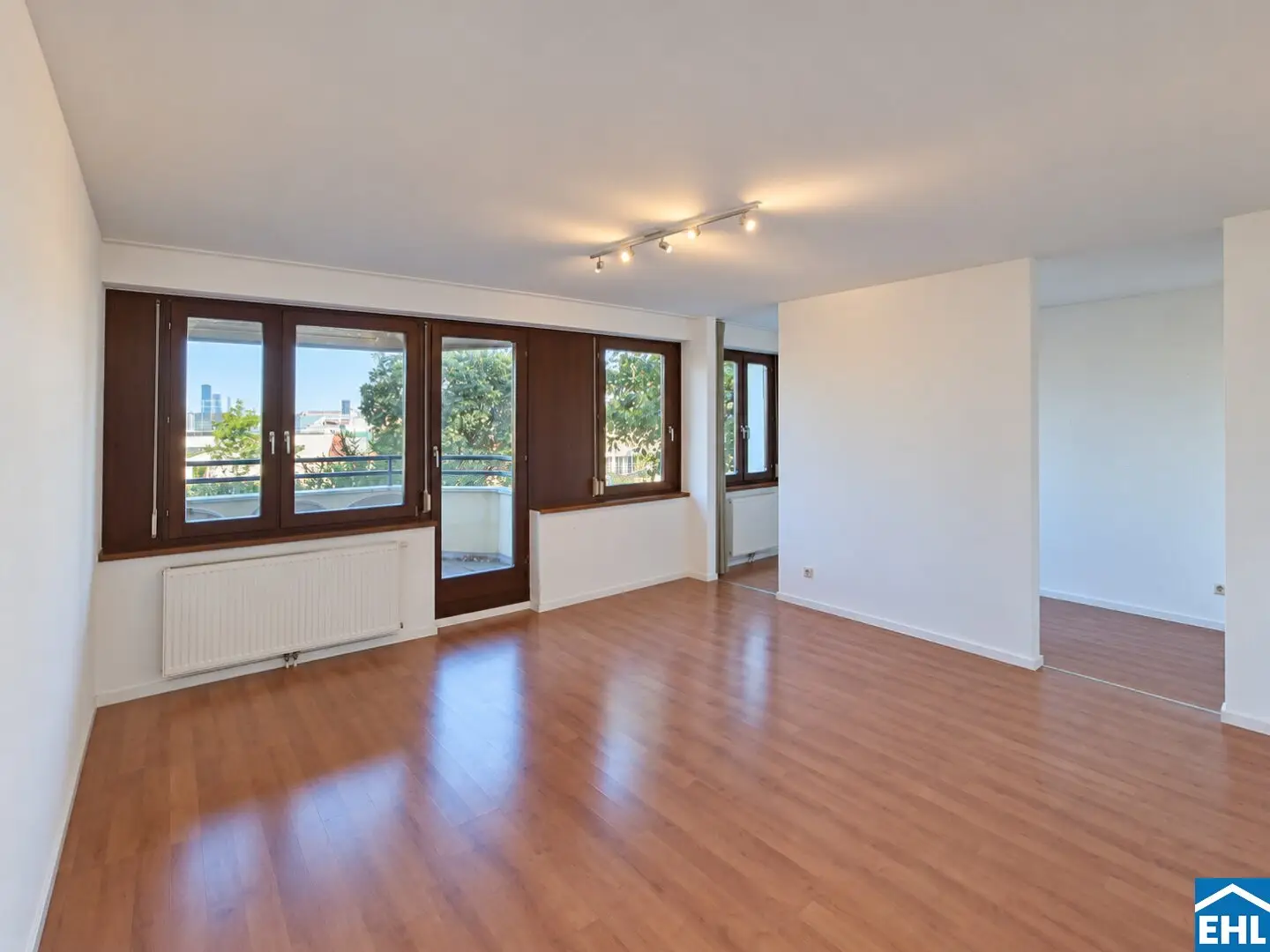 Cozy 1.5-room apartment with balcony, indoor pool and spa area near Privatklinik Döbling