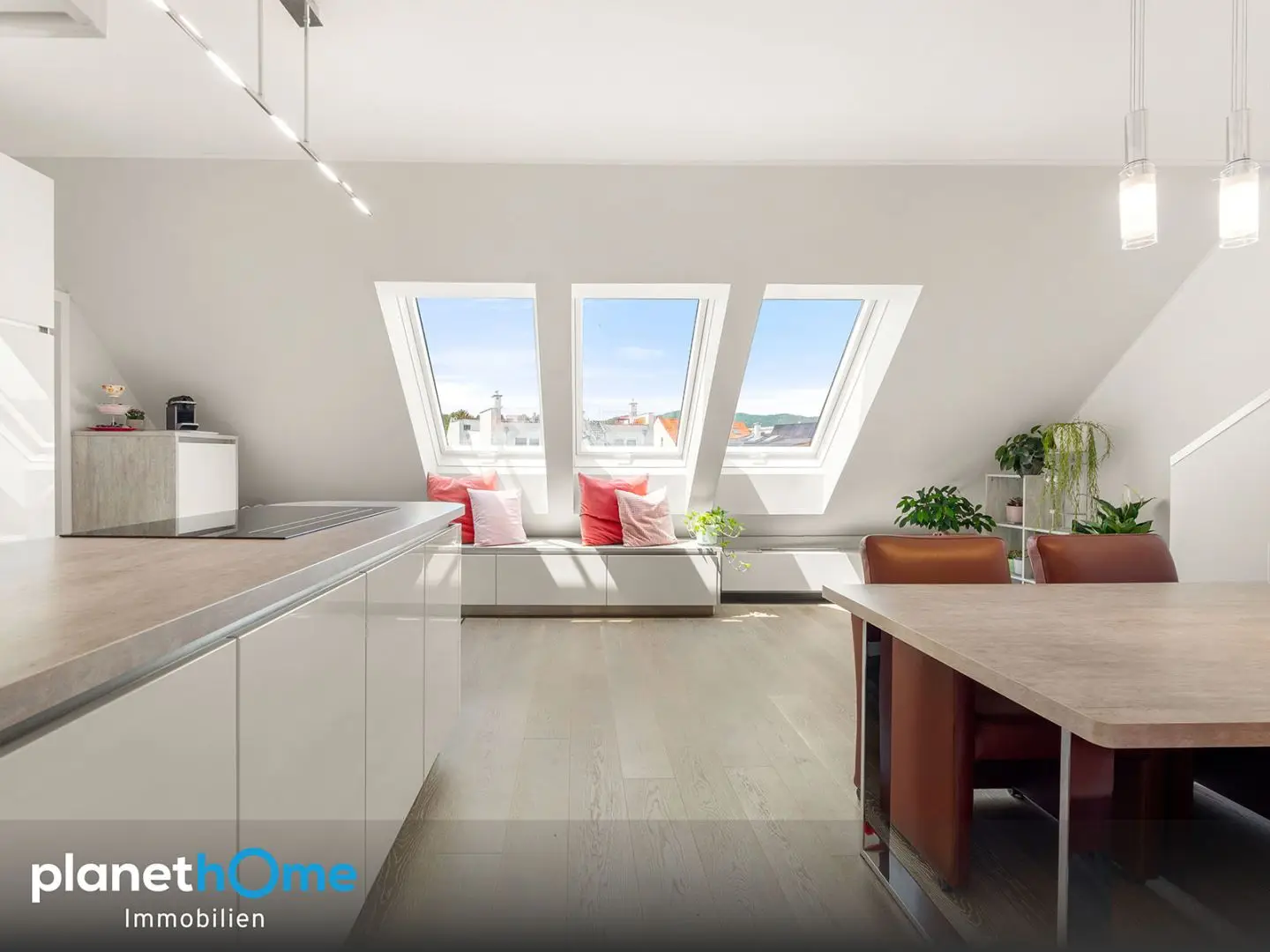Maisonettewohnung with view and balcony