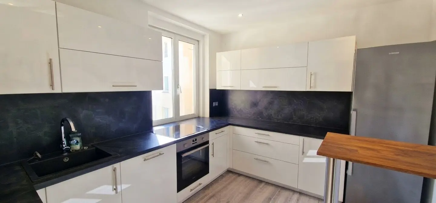 Newly renovated | 2 rooms | approx. 55 m² living area | French balcony with park view | ready to move in