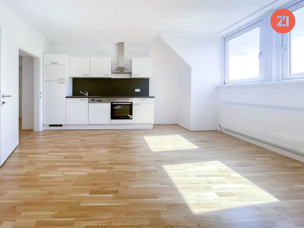Lichtdurchflutete Dachgeschosswohnung nahe FH Campus