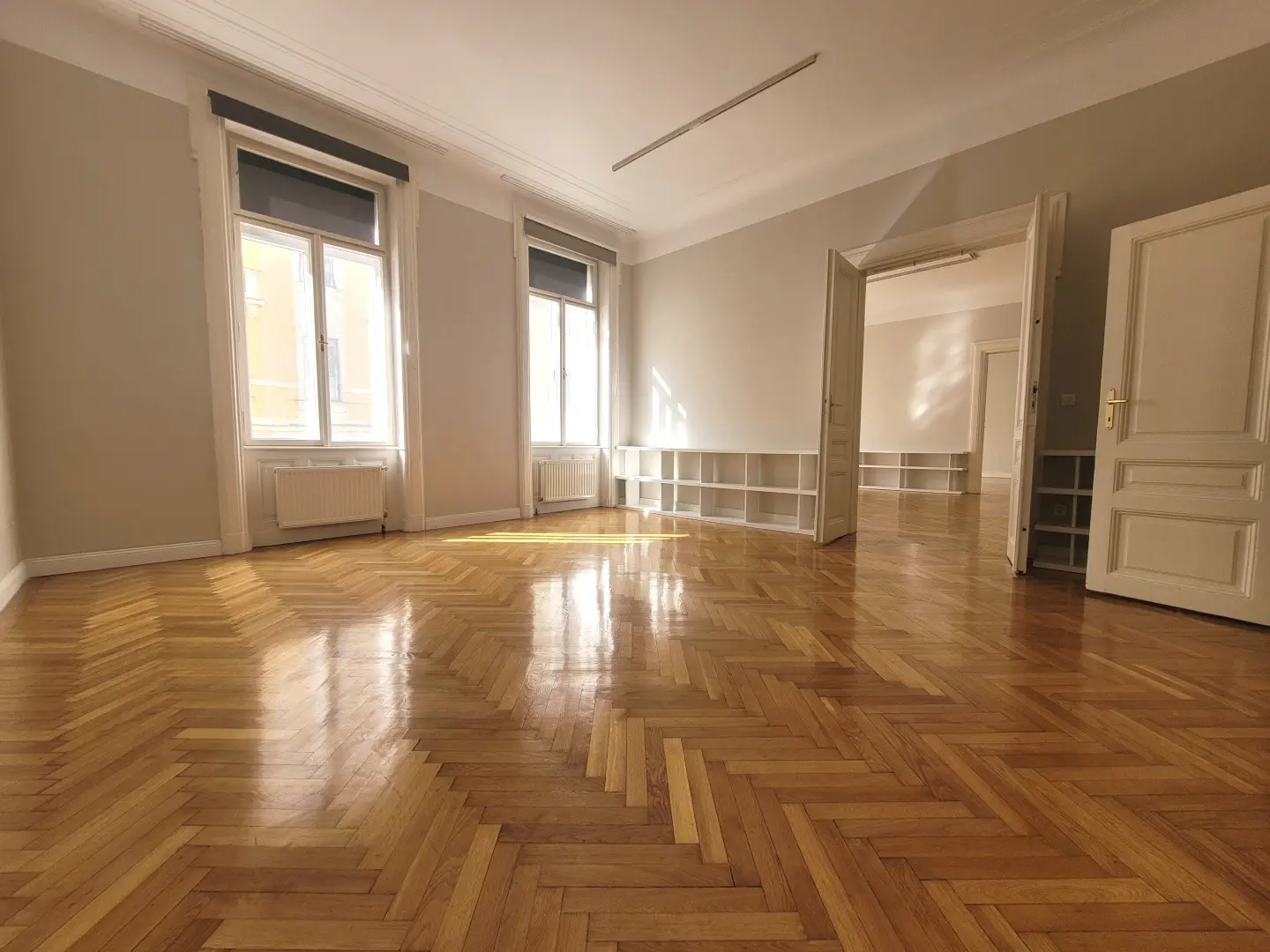 Renovated Altbauwohnung quietly located near the Ring