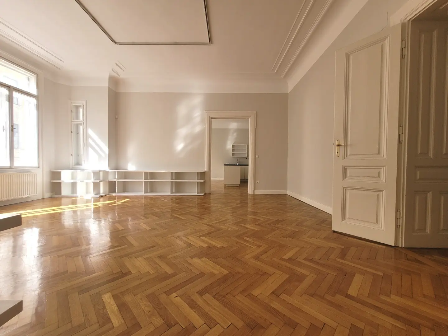 Renovated Altbauwohnung quietly located near the Ring