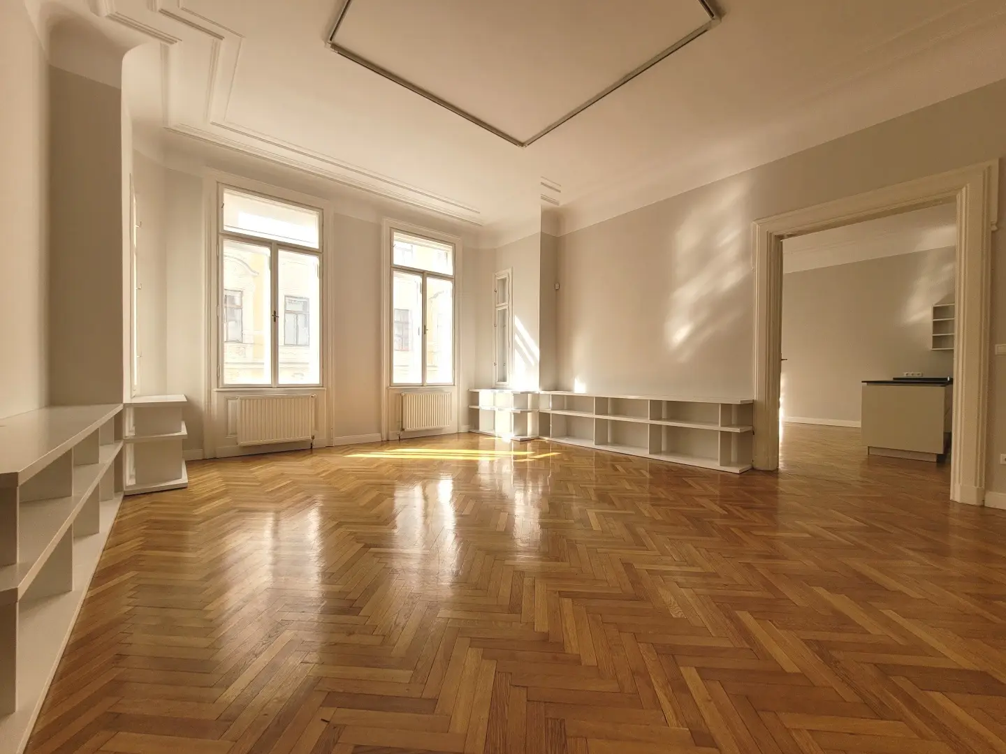 Renovated Altbauwohnung quietly located near the Ring