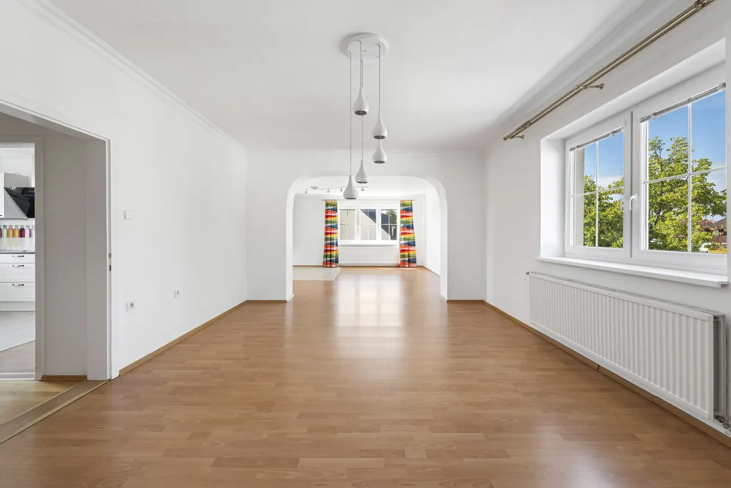 Ein Haus, viele Möglichkeiten | Großzügiges Zuhause mit zwei Wohnebenen und Ausbaureserve | 2 Küchen | Separate Eingänge | Garten mit viel Privatsphäre