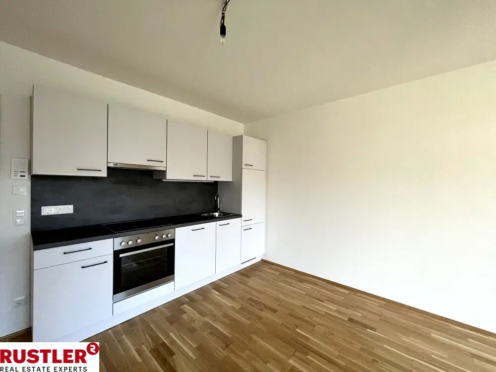 Helle Wohnung in SmartCity mit großem Balkon und Einbauküche