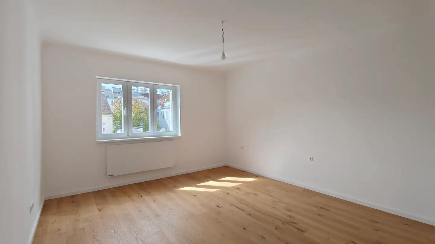 Newly finished Wohnung with oak parquet and elevator