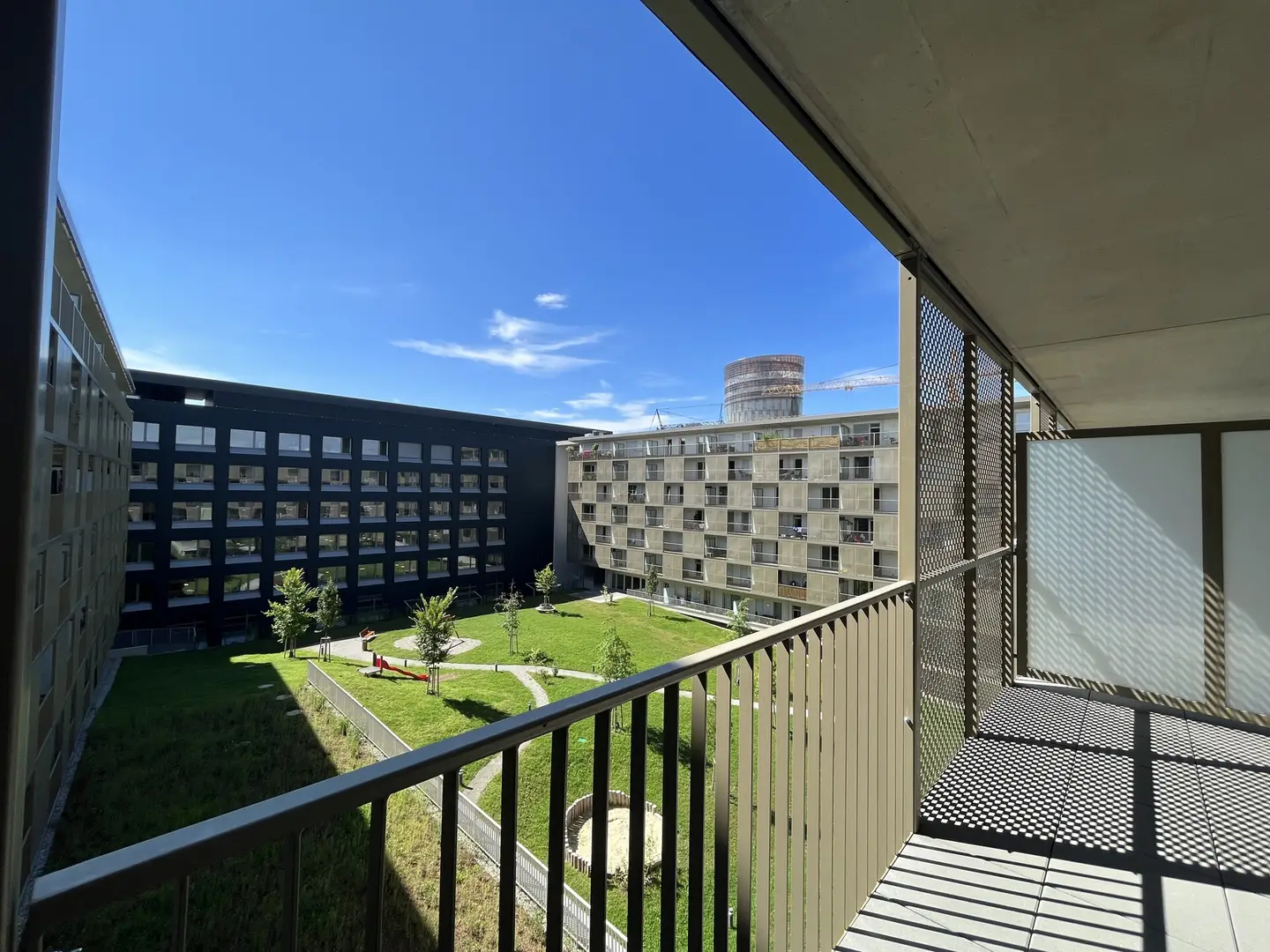 Modern nachhaltige Wohnung in Smart City with balcony
