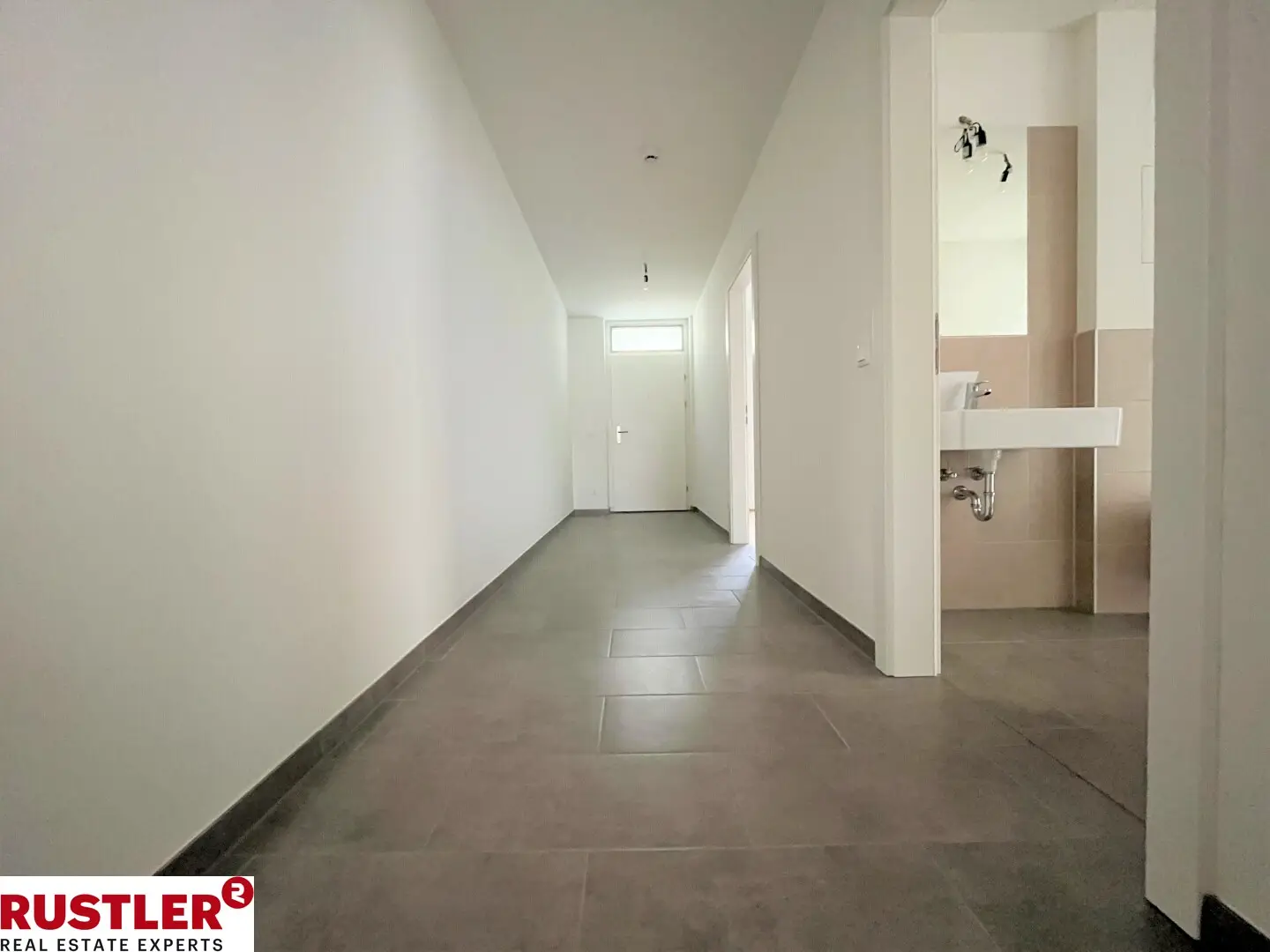 Modern nachhaltige Wohnung in Smart City mit Balkon
