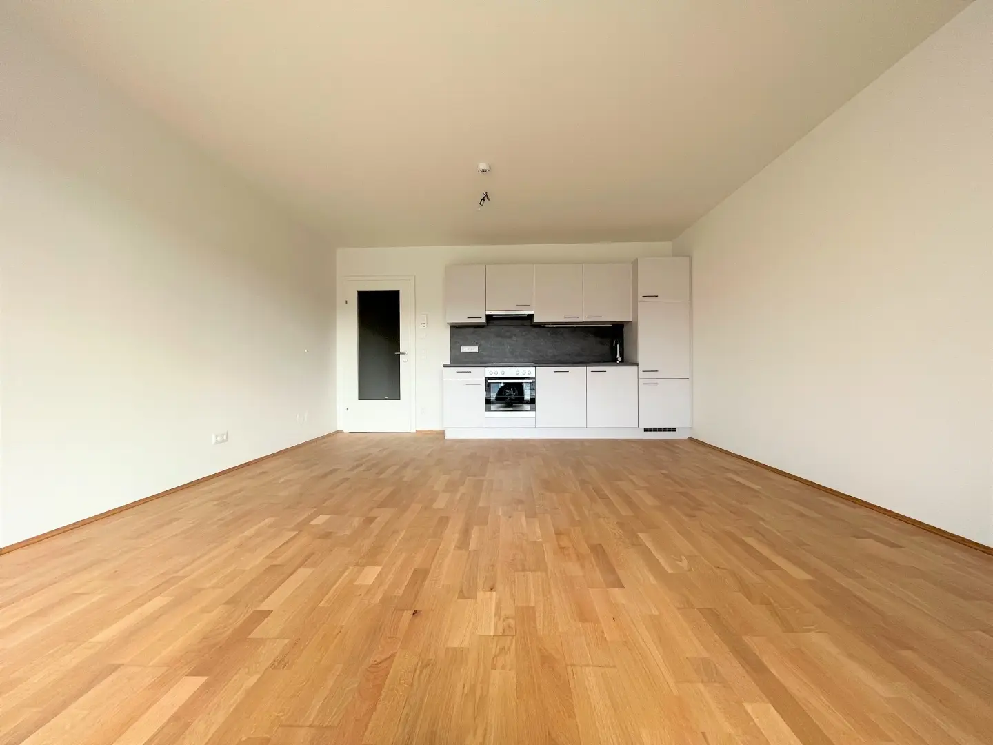Light filled apartment in Smart City with fitted kitchen