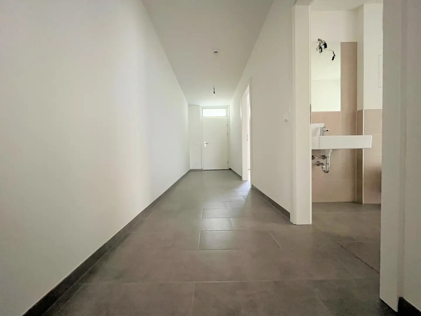 Light filled apartment in Smart City with fitted kitchen