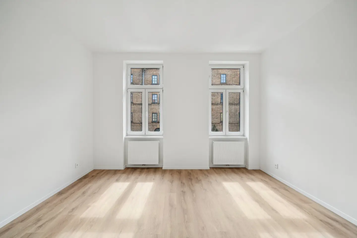 Urban living in the 12th District: Bright period apartment with a well thought-out floor plan