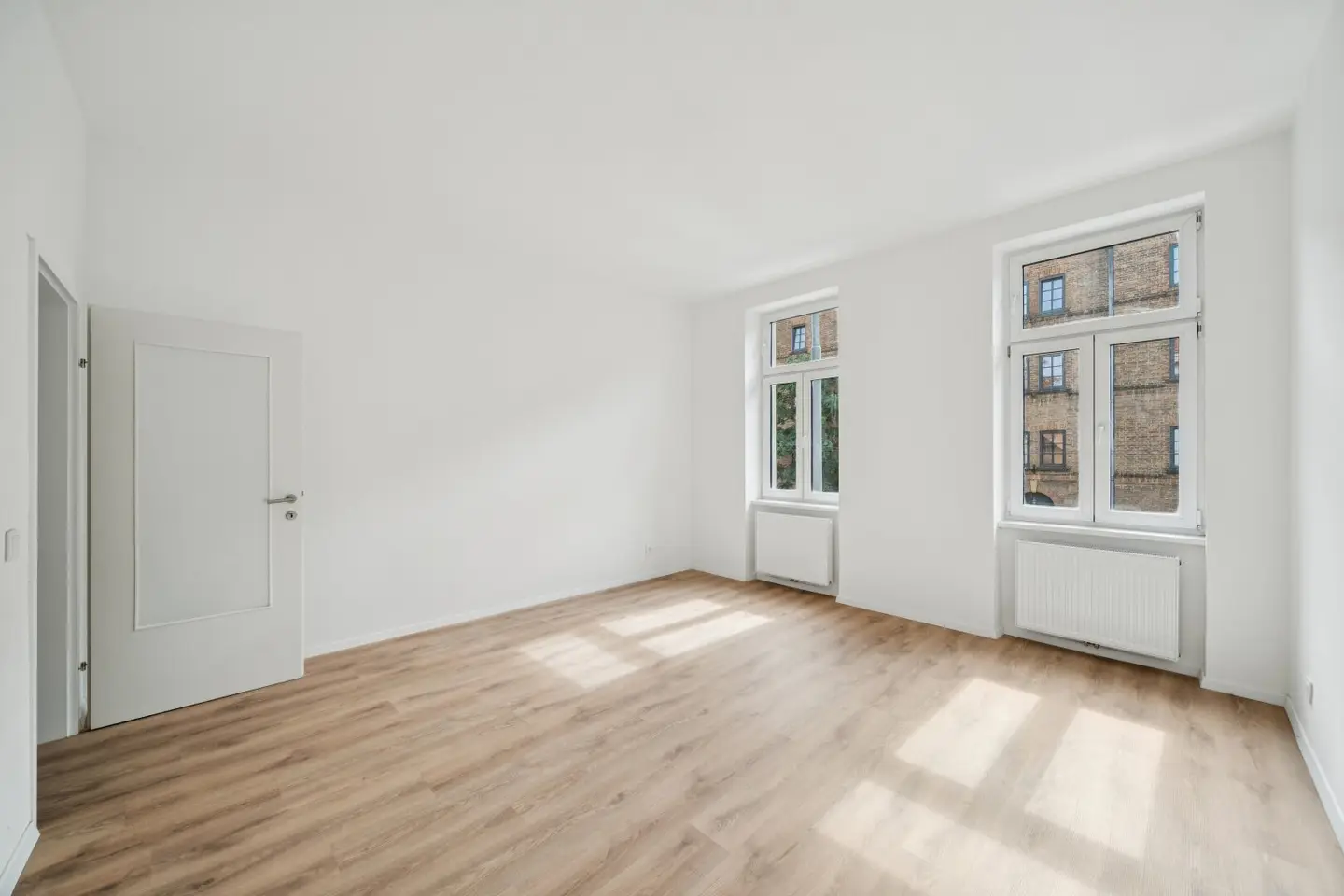 Urban living in the 12th District: Bright period apartment with a well thought-out floor plan