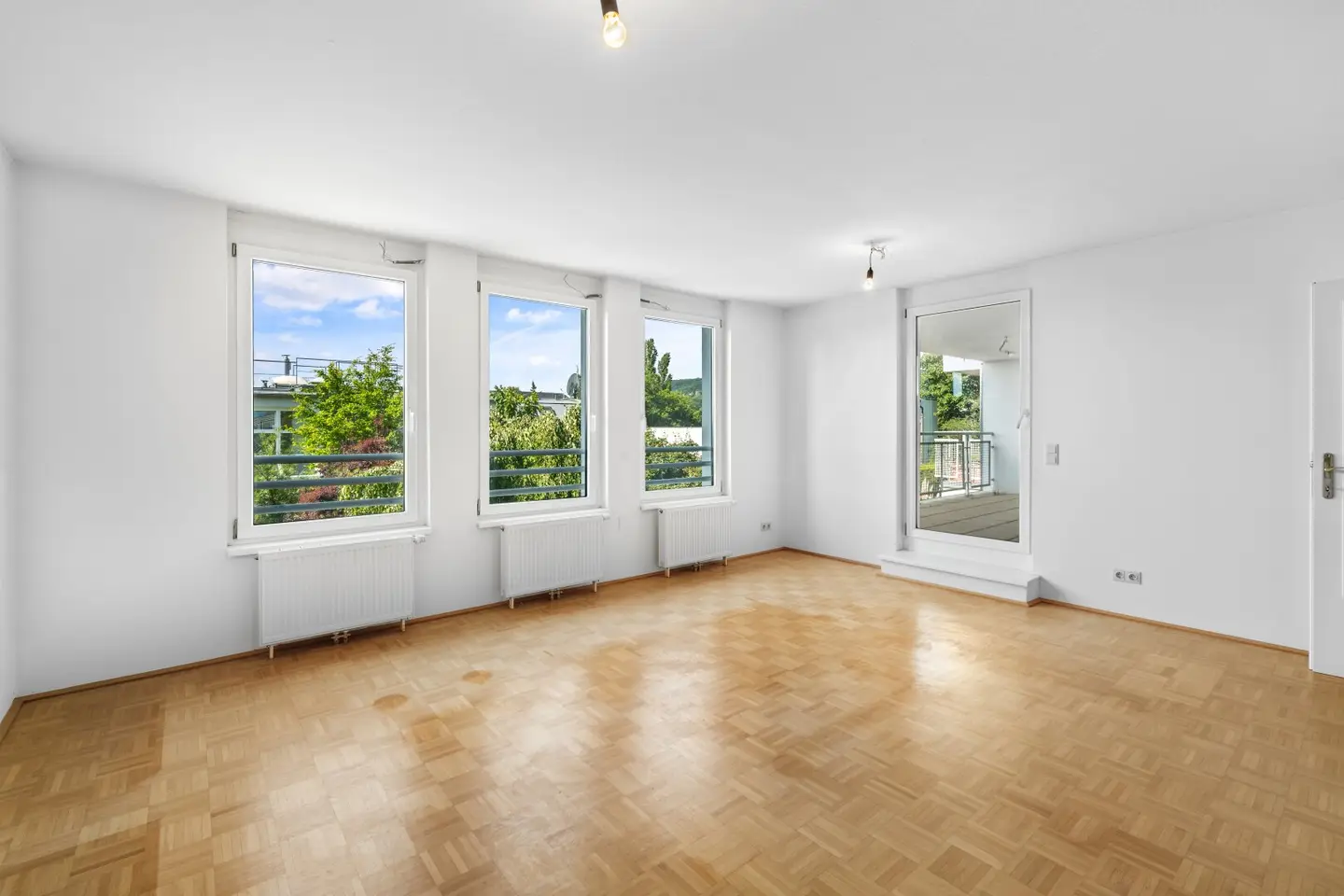 For owner-occupiers &amp; investors – Quiet 2-room apartment with loggia