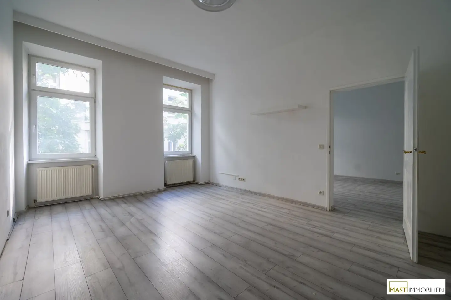 Vacant 2-room apartment with 62 m² in absolute quiet location - Perfect infrastructure