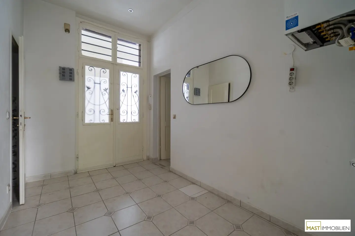 Vacant 2-room apartment with 62 m² in absolute quiet location - Perfect infrastructure