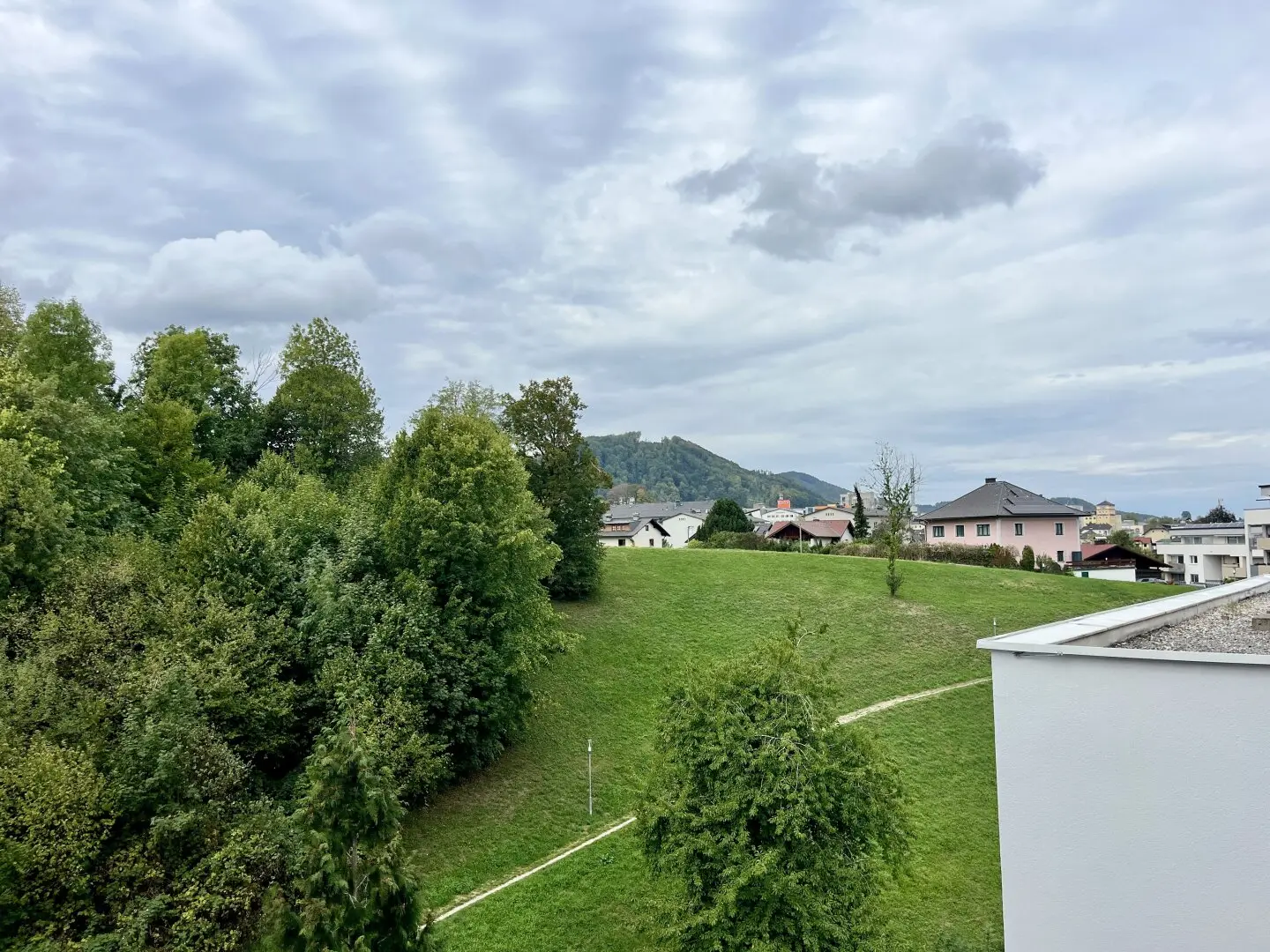 Bright 3-room apartment with loggia, underfloor heating and underground parking space