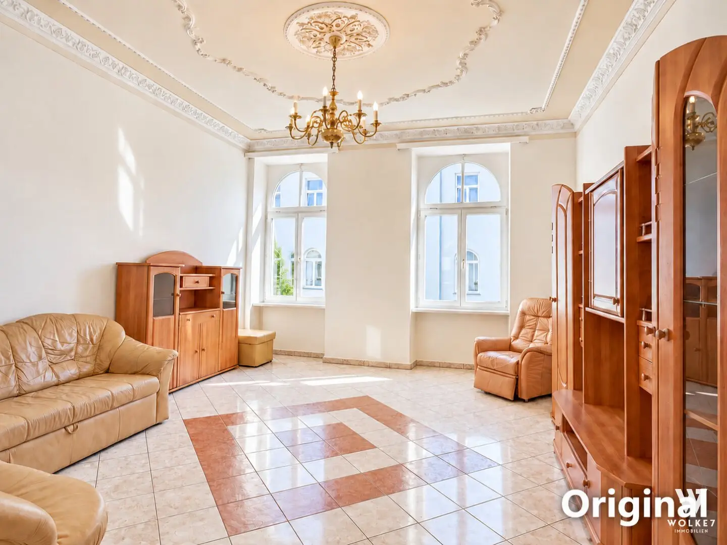 Old building gem with magnificent stucco – stylish living for lovers of classical Viennese elegance I Underfloor heating I Elevator | Near Wiedner Hauptstraße