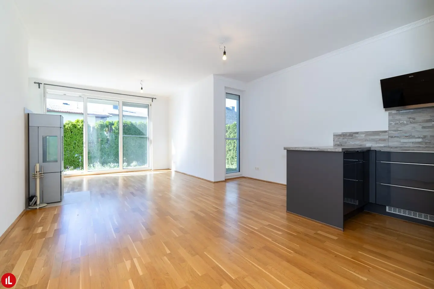 4-ZIMMER-GARTENWOHNUNG MIT POOL | KAMIN | LUFT-WÄRMEPUMPE &amp; HOCHWERTIGE AUSSTATTUNG