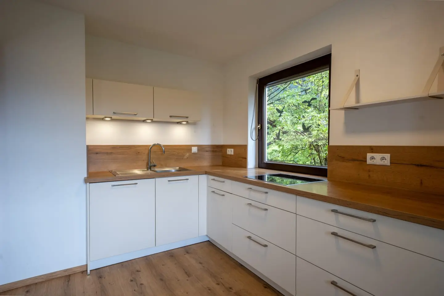 Charmantes Einfamilienhaus mit unverbaubarer Traumaussicht und 900m² Baugrund !