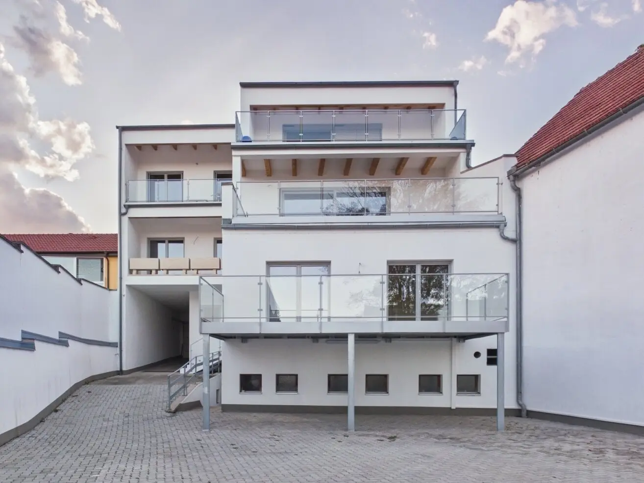 Investoren-Paket: Wohnungen, Geschäftslokal, Veranstaltungsflächen - fast 500m² Bestand