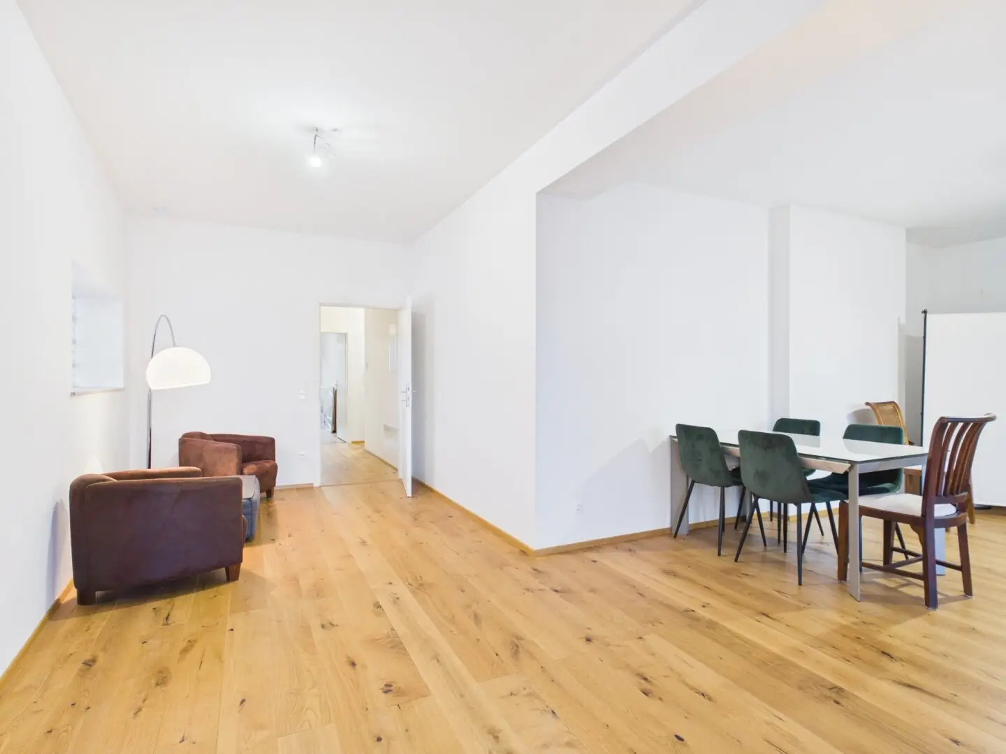Investoren-Paket: Wohnungen, Geschäftslokal, Veranstaltungsflächen - fast 500m² Bestand
