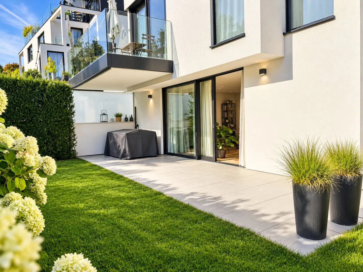 südseitiger Garten vom Wohnesszimmer begehbar