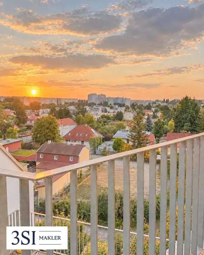 Light-filled 3-room penthouse maisonette with generous terraces and panoramic view near Alte Donau