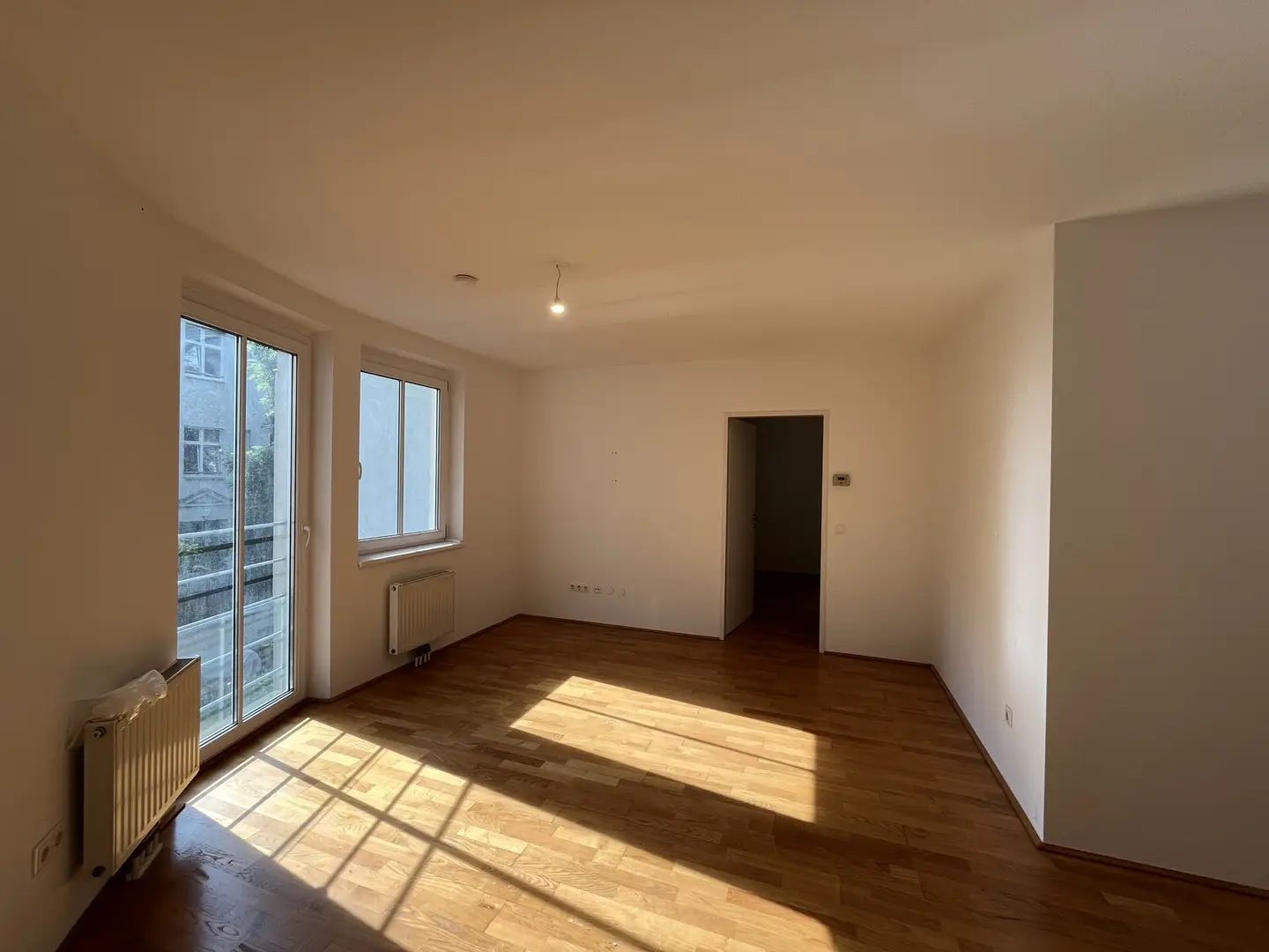 Bright apartment with terrace and elevator