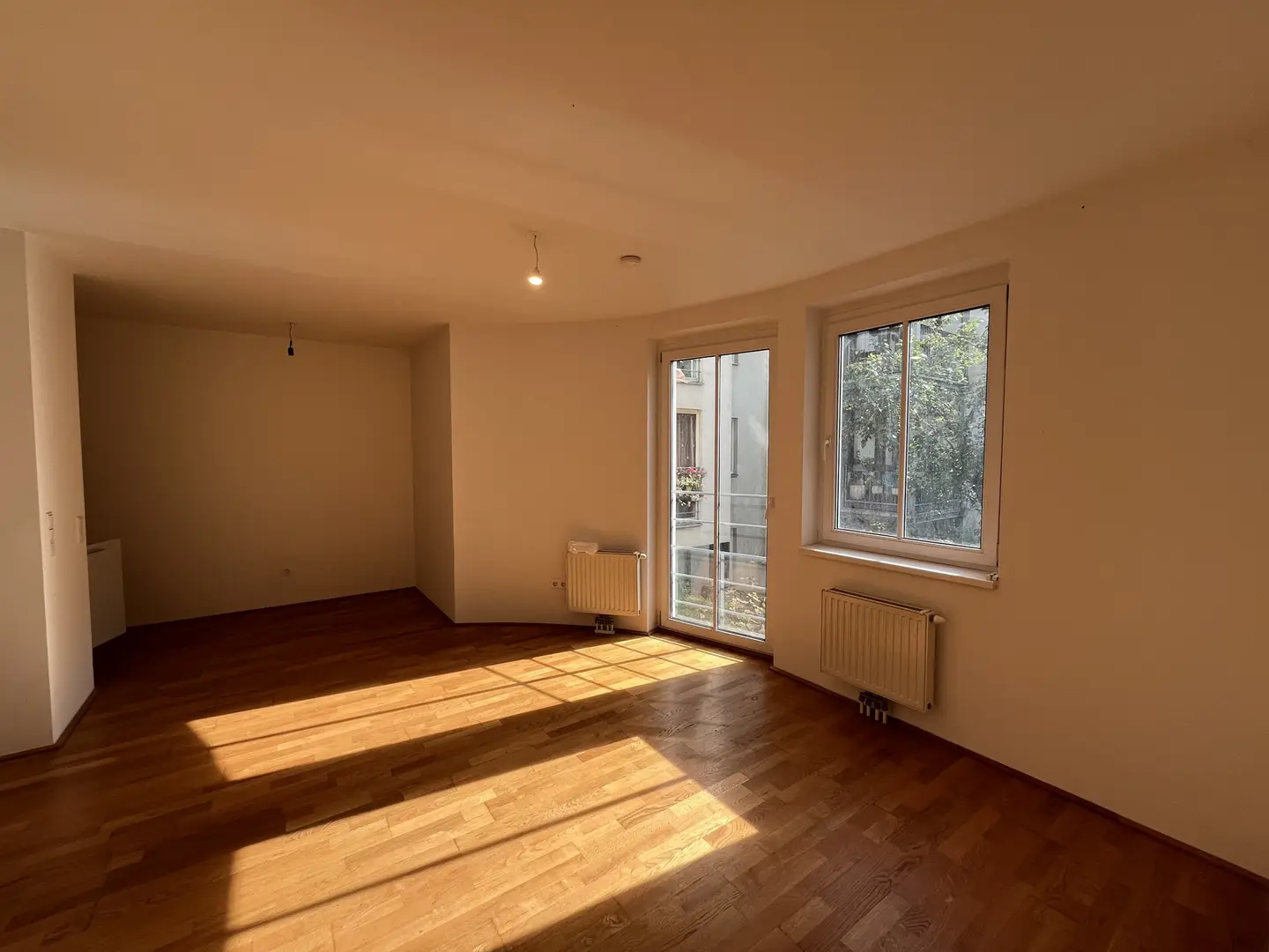 Bright apartment with terrace and elevator