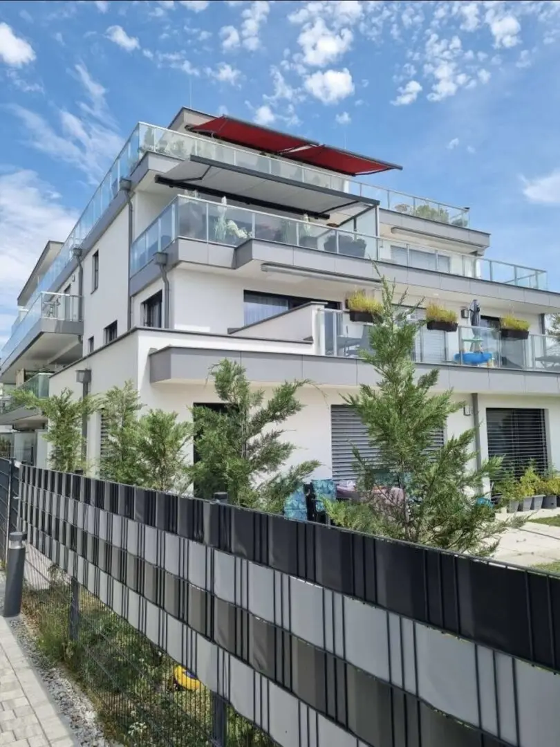 Charming ground floor apartment with generous terrace, garage parking space and nature-close location in 1220 Vienna available from 01.12.