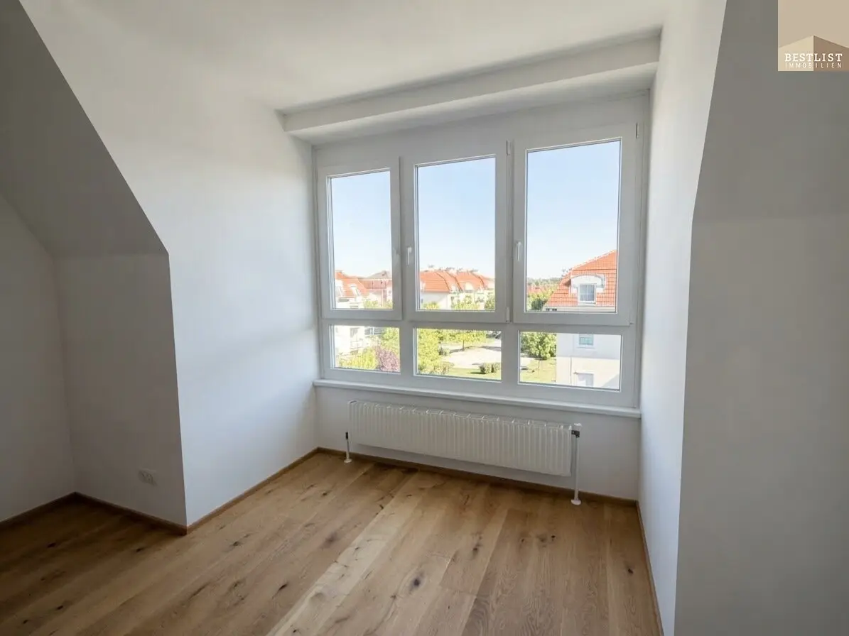 Lichtdurchflutete 2-Zimmer-Wohnung mit neuem Parkettboden, Grünblick und Garage