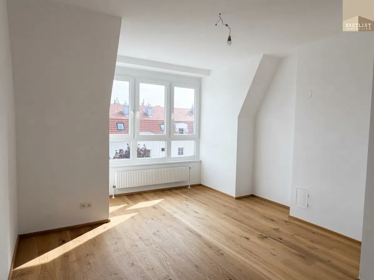 Lichtdurchflutete 2-Zimmer-Wohnung mit neuem Parkettboden, Grünblick und Garage
