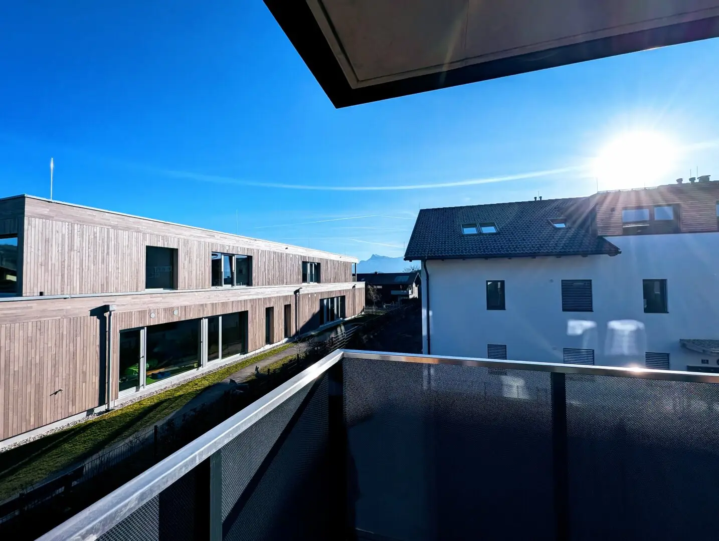MODERN &amp; HIGH QUALITY: Bright 3-room rental apartment with new kitchen, balcony &amp; 2 underground parking spaces