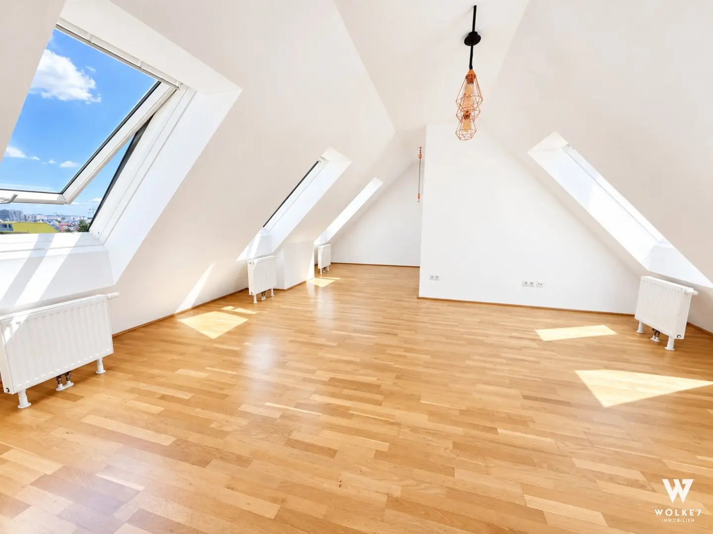 Moderne Dachgeschoss-Maisonette mit Dachterrasse &amp; Weitblick