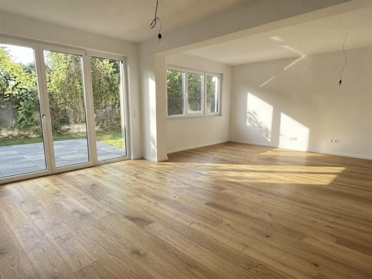 Turnkey semi-detached house with approx. 130m2 garden + photovoltaic system + air source heat pump Commission-free for the buyer