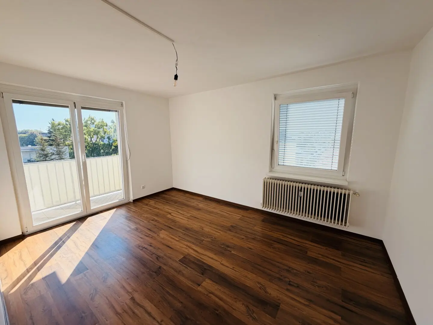 Bright 3-room apartment with 2 balconies & parking space in 8020 Graz – Top location