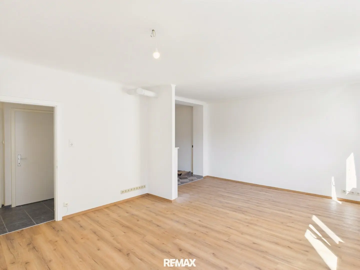 Helle 2,5-Zimmer-Wohnung direkt im Zentrum von Schwechat